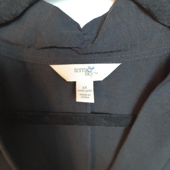 Terra & Sky Black Ruffle Vneck Sleeveless Lightweight Tunic Top 2X - Picture 4 of 7